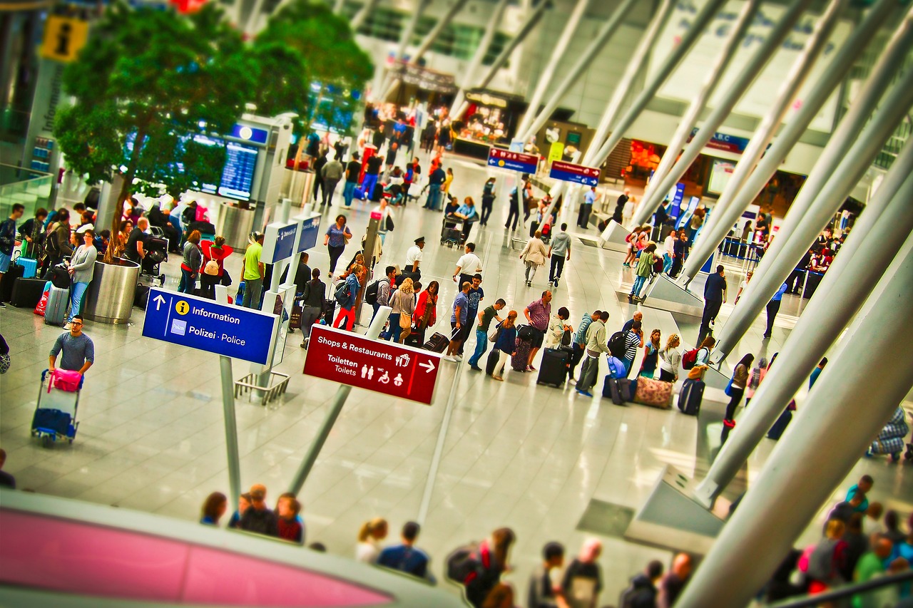 Adiós a sacar líquidos y portátiles en controles de aeropuertos españoles